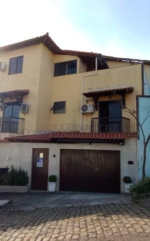 Casa à venda com 135m², 3 quartos e 1 vaga Casa à venda com 135m², 3 quartos e 1 vagaFachada