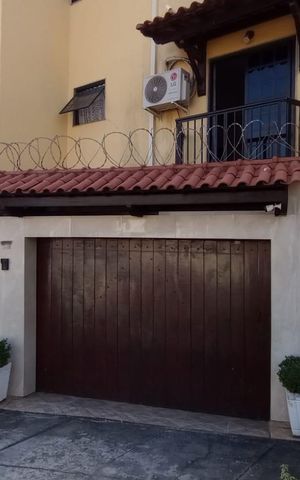 Casa à venda com 135m², 3 quartos e 1 vaga Casa à venda com 135m², 3 quartos e 1 vagaFachada com Placa