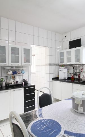 Casa à venda com 270m², 6 quartos e 3 vagasCozinha