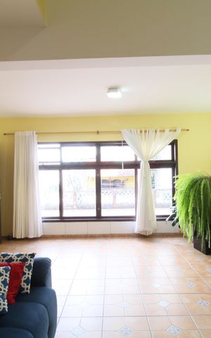 Casa à venda com 270m², 6 quartos e 3 vagasSala