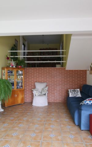 Casa à venda com 270m², 6 quartos e 3 vagasSala