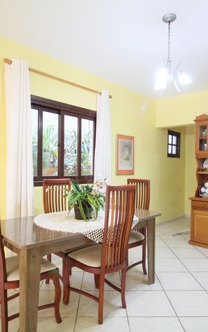 Casa à venda com 270m², 6 quartos e 3 vagasSala