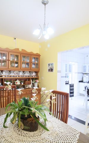 Casa à venda com 270m², 6 quartos e 3 vagasSala