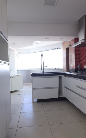 Apartamento à venda com 107m², 2 quartos e 3 vagasCozinha