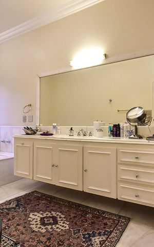 Casa à venda com 715m², 5 quartos e 3 vagasBanheiro 2 Suíte 2