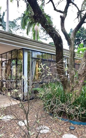 Casa à venda com 715m², 5 quartos e 3 vagasPergolado