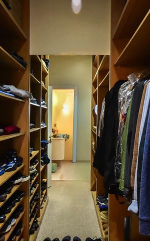 Casa à venda com 715m², 5 quartos e 3 vagasArmário da Suíte 3