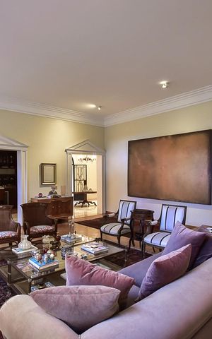 Casa à venda com 715m², 5 quartos e 3 vagasSala