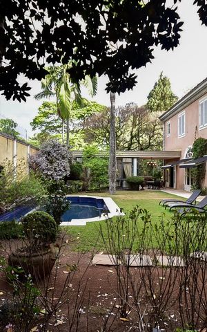 Casa à venda com 715m², 5 quartos e 3 vagasFachada Posterior