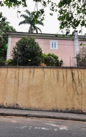 Casa à venda com 715m², 5 quartos e 3 vagasFachada