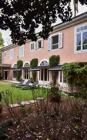 Casa à venda com 715m², 5 quartos e 3 vagasFachada Posterior
