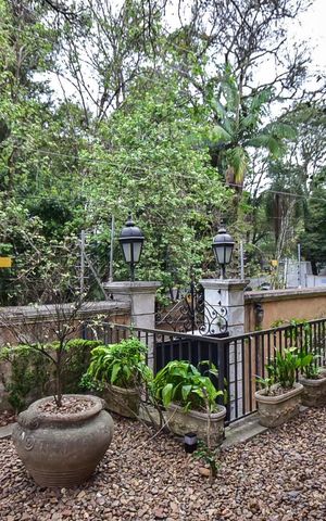 Casa à venda com 715m², 5 quartos e 3 vagasEntrada