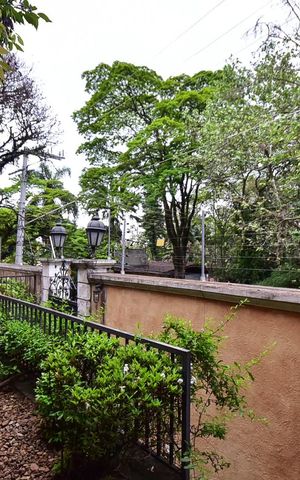 Casa à venda com 715m², 5 quartos e 3 vagasEntrada