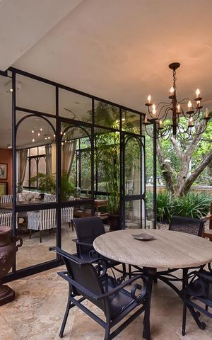 Casa à venda com 715m², 5 quartos e 3 vagasPergolado