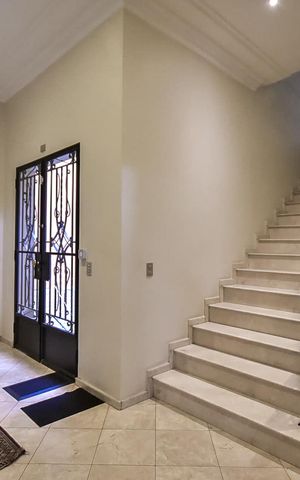Casa à venda com 715m², 5 quartos e 3 vagasHall de Circulação