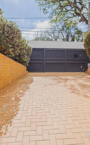 Casa à venda com 700m², 5 quartos e 6 vagasGaragem