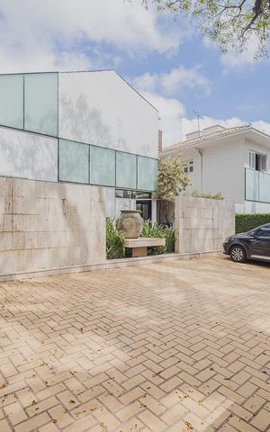 Casa à venda com 700m², 5 quartos e 6 vagasGaragem