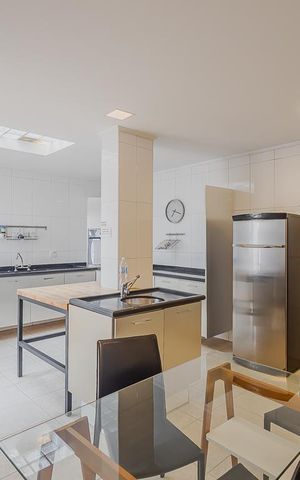 Casa à venda com 700m², 5 quartos e 6 vagasCozinha