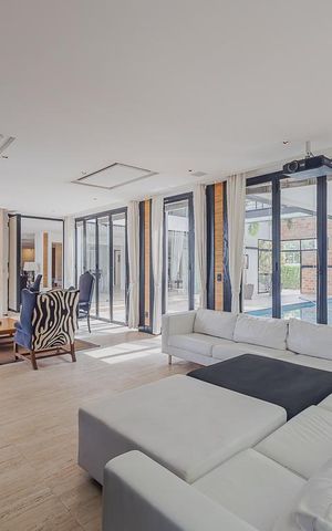 Casa à venda com 700m², 5 quartos e 6 vagasSala de TV