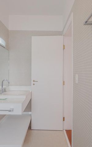 Casa à venda com 700m², 5 quartos e 6 vagasBanheiro da Suíte 1