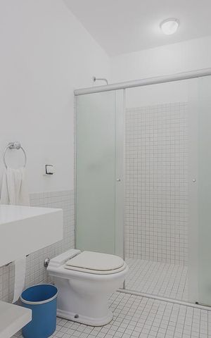 Casa à venda com 700m², 5 quartos e 6 vagasBanheiro da Suíte 4