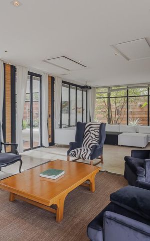Casa à venda com 700m², 5 quartos e 6 vagasSala de TV