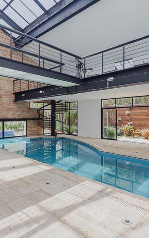 Casa à venda com 700m², 5 quartos e 6 vagasPiscina