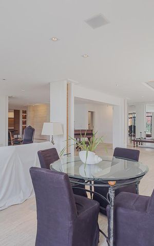 Casa à venda com 700m², 5 quartos e 6 vagasSala