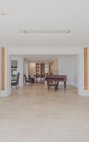 Casa à venda com 700m², 5 quartos e 6 vagasSala