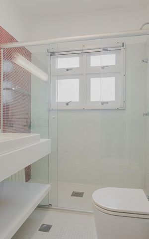 Casa à venda com 700m², 5 quartos e 6 vagasBanheiro da Suíte 2