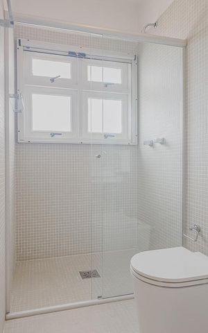 Casa à venda com 700m², 5 quartos e 6 vagasBanheiro da Suíte 1