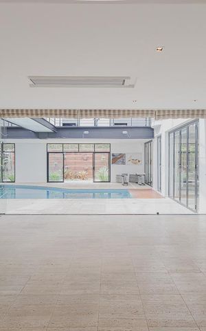 Casa à venda com 700m², 5 quartos e 6 vagasSala