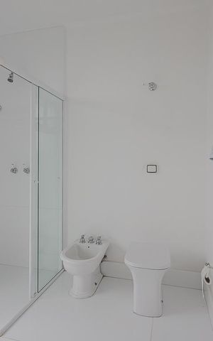 Casa à venda com 700m², 5 quartos e 6 vagasBanheiro da Suíte 3