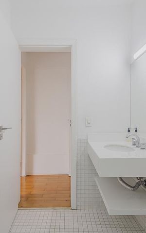 Casa à venda com 700m², 5 quartos e 6 vagasBanheiro da Suíte 4