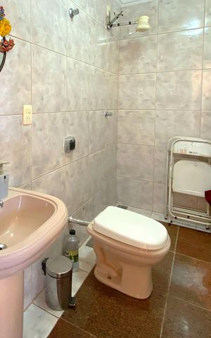 Casa para alugar com 357m², 5 quartos e 4 vagas Casa para alugar com 357m², 5 quartos e 4 vagasBanheiro de serviço
