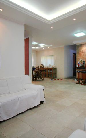 Casa para alugar com 357m², 5 quartos e 4 vagasSala