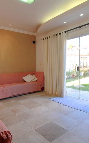 Casa para alugar com 357m², 5 quartos e 4 vagasSala de TV