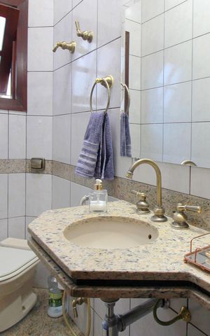 Casa para alugar com 357m², 5 quartos e 4 vagasBanheiro da Suíte 2