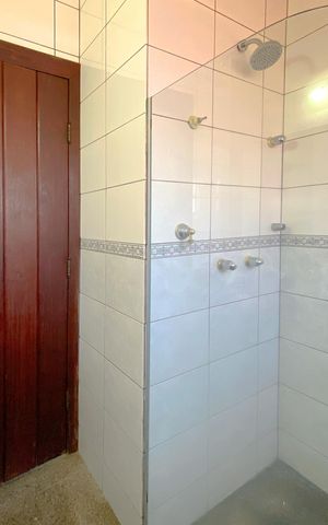 Casa para alugar com 357m², 5 quartos e 4 vagas Casa para alugar com 357m², 5 quartos e 4 vagasBanheiro
