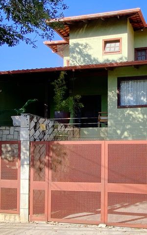 Casa para alugar com 357m², 5 quartos e 4 vagas Casa para alugar com 357m², 5 quartos e 4 vagasFachada