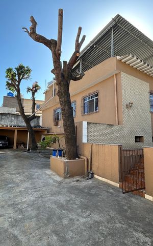 Casa à venda com 347m², 7 quartos e 5 vagasFachada lateral
