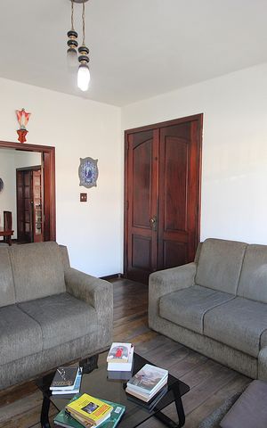 Casa à venda com 347m², 7 quartos e 5 vagasSala