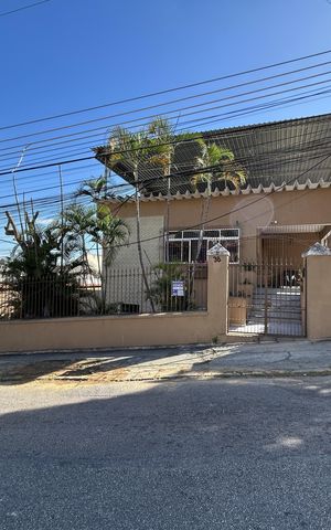 Casa à venda com 347m², 7 quartos e 5 vagasFachada