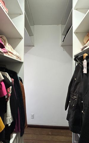 Casa à venda com 347m², 7 quartos e 5 vagasCloset da Suíte 1