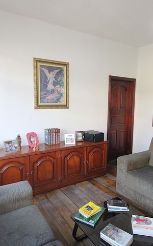 Casa à venda com 347m², 7 quartos e 5 vagasSala