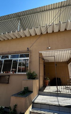 Casa à venda com 347m², 7 quartos e 5 vagasFachada