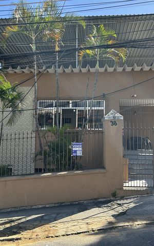 Casa à venda com 347m², 7 quartos e 5 vagasFachada + plaquinha