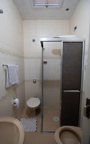 Casa à venda com 95m², 3 quartos e 2 vagas Casa à venda com 95m², 3 quartos e 2 vagasBanheiro 1