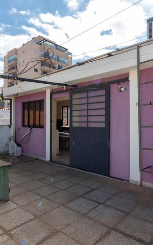 Casa à venda com 309m², 4 quartos e 5 vagas Casa à venda com 309m², 4 quartos e 5 vagasVaranda da Cobertura