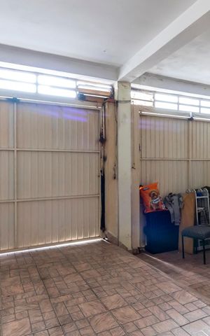 Casa à venda com 309m², 4 quartos e 5 vagas Casa à venda com 309m², 4 quartos e 5 vagasGaragem